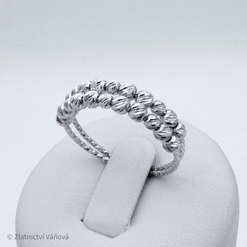 Stříbrný prsten broušené kuličky